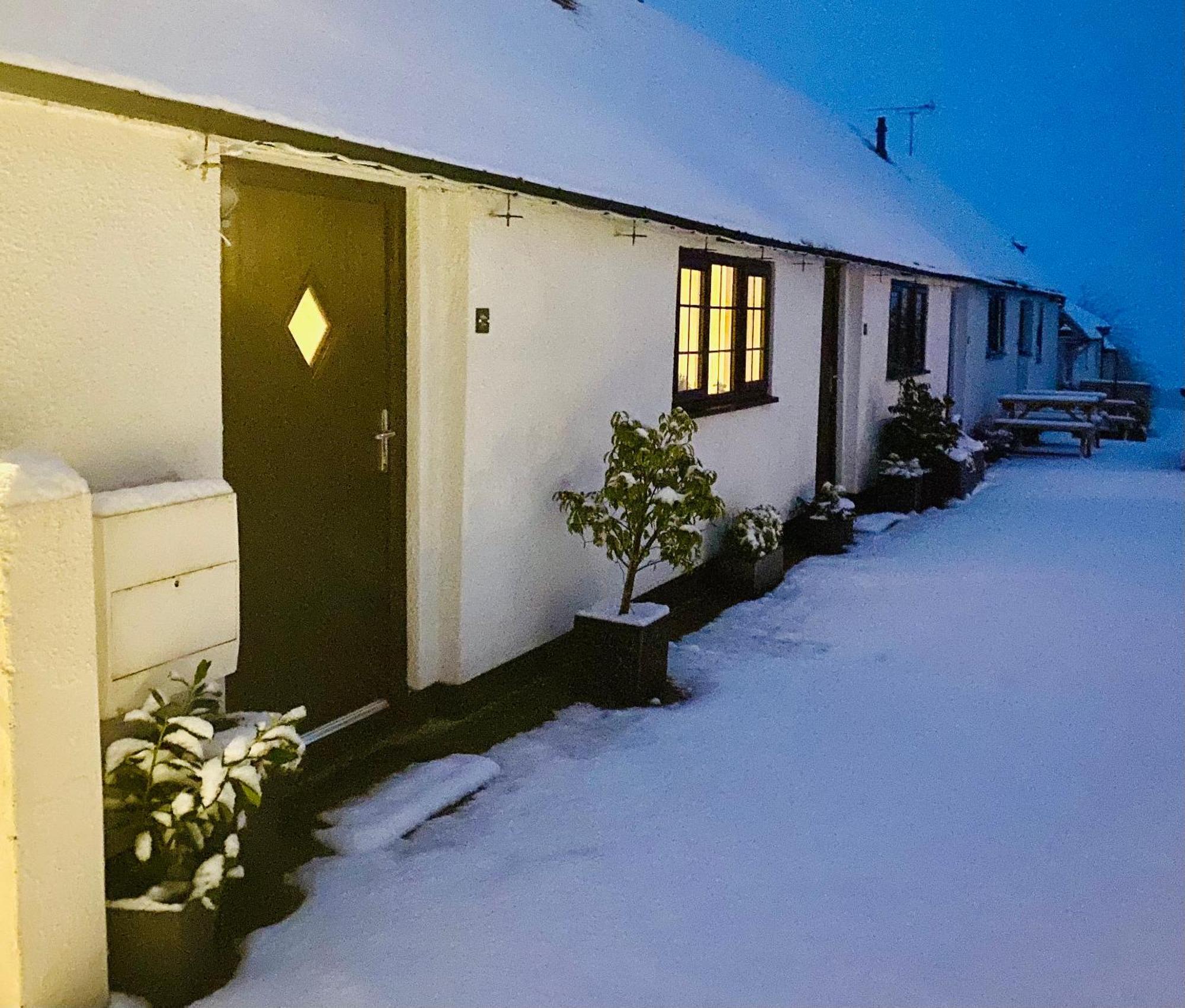 Little Park Holiday Homes Self Catering Cottages 1 & 2 Bedrooms Available Close To Tutbury Castle Exterior foto